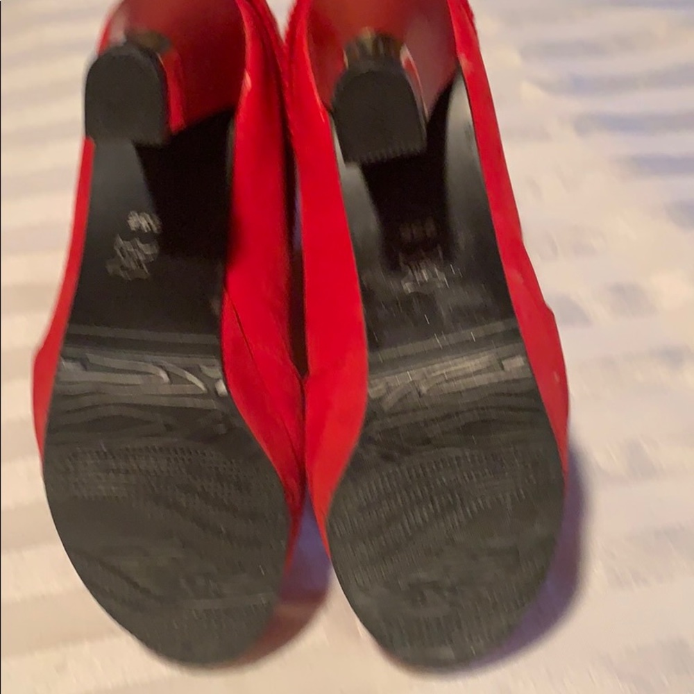 Red boots - Picture 4 of 4